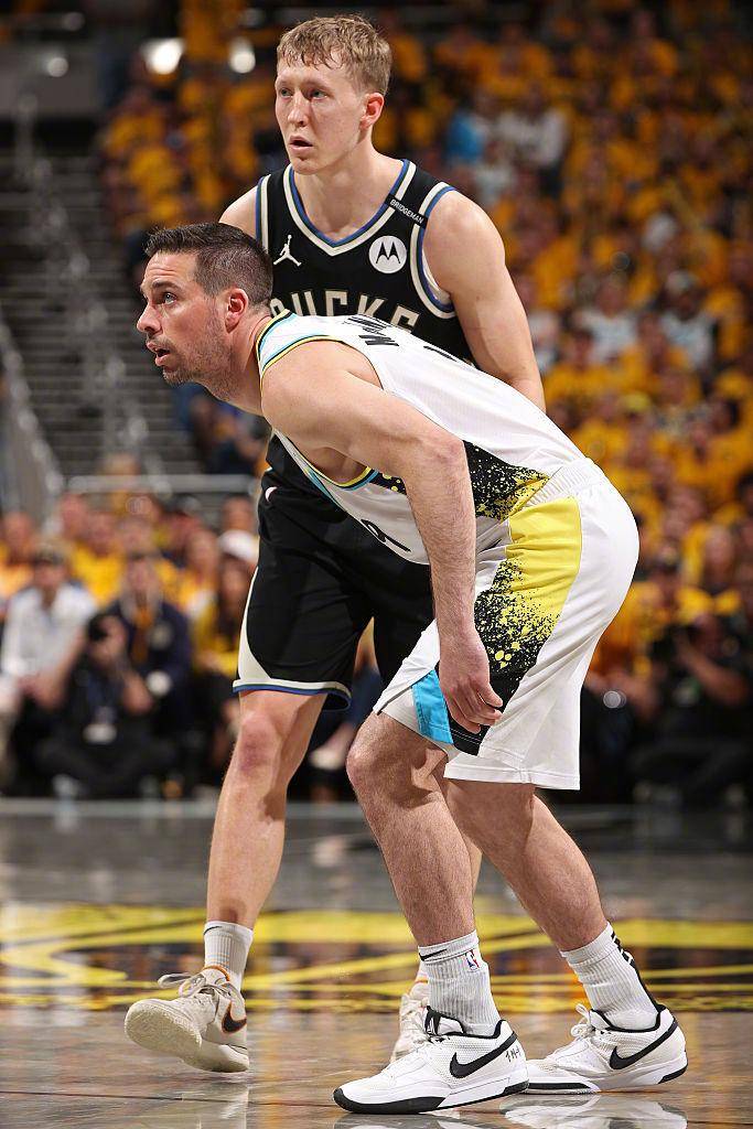 世俱杯官网-NBA球员在季后赛中一鼓作气，实现逆转晋级下一轮
