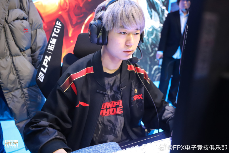 世俱杯官网-包含EG碾压RNG，Kanavi操刀奇招英雄翻盘宿命之战成都决赛之夜，留下经典瞬间的词条