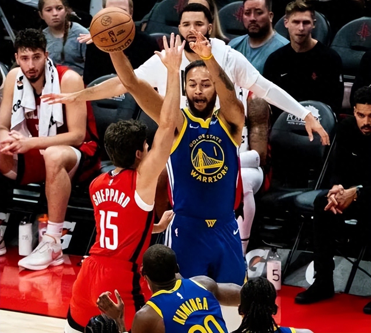 勇士队再胜火箭，已连续三年闯入总决赛