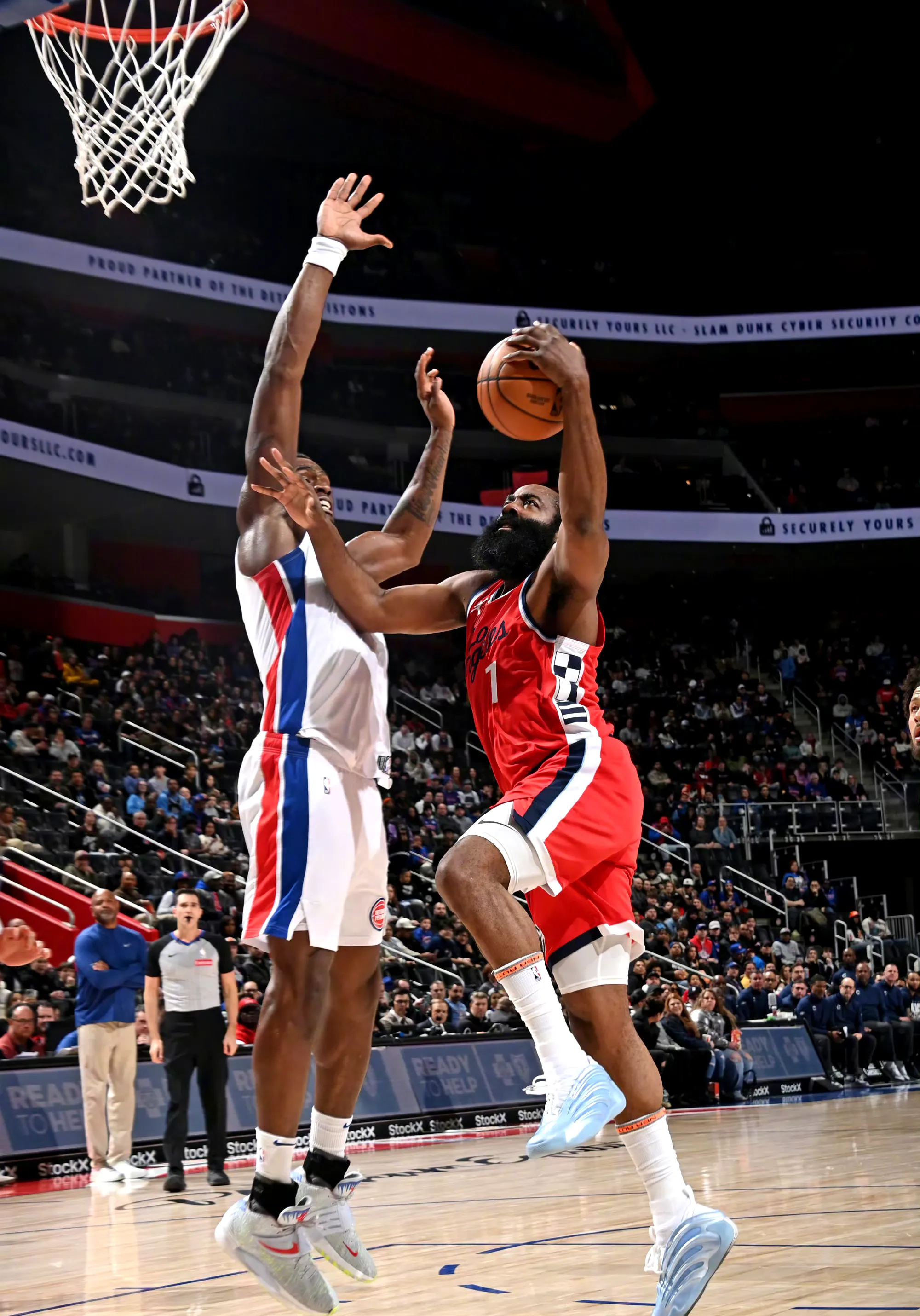 快船球星遭遇伤病,对阵小牛存变数 快船球星遭遇伤病,对阵小牛存变数