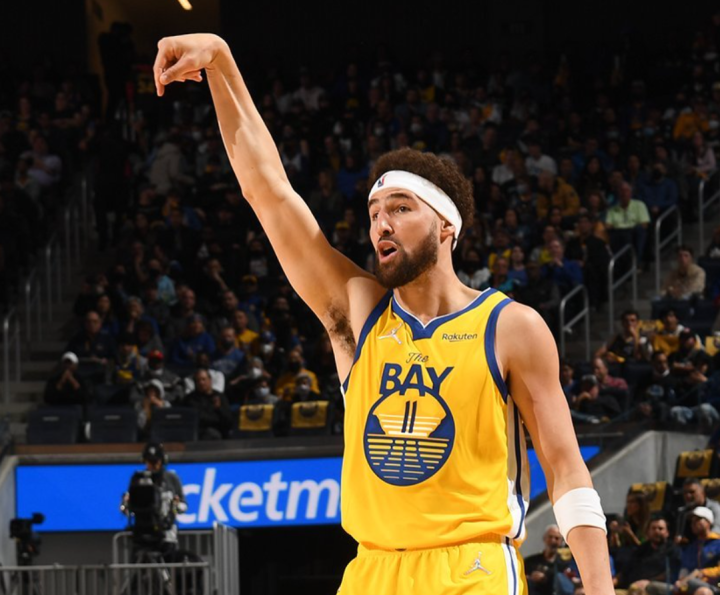 雅典队遭遇连败危机，球员面临压力