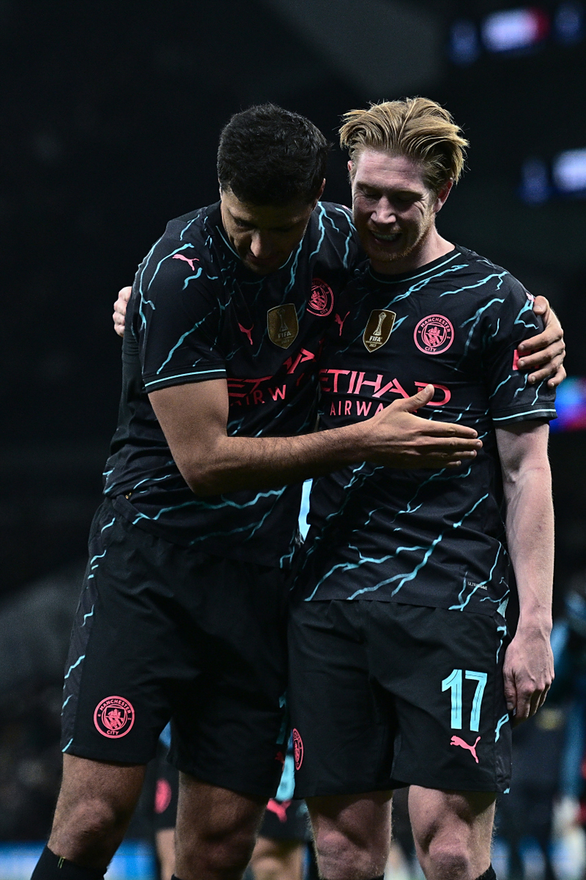 世俱杯决赛-伯恩利队惊险取胜，淘汰对手