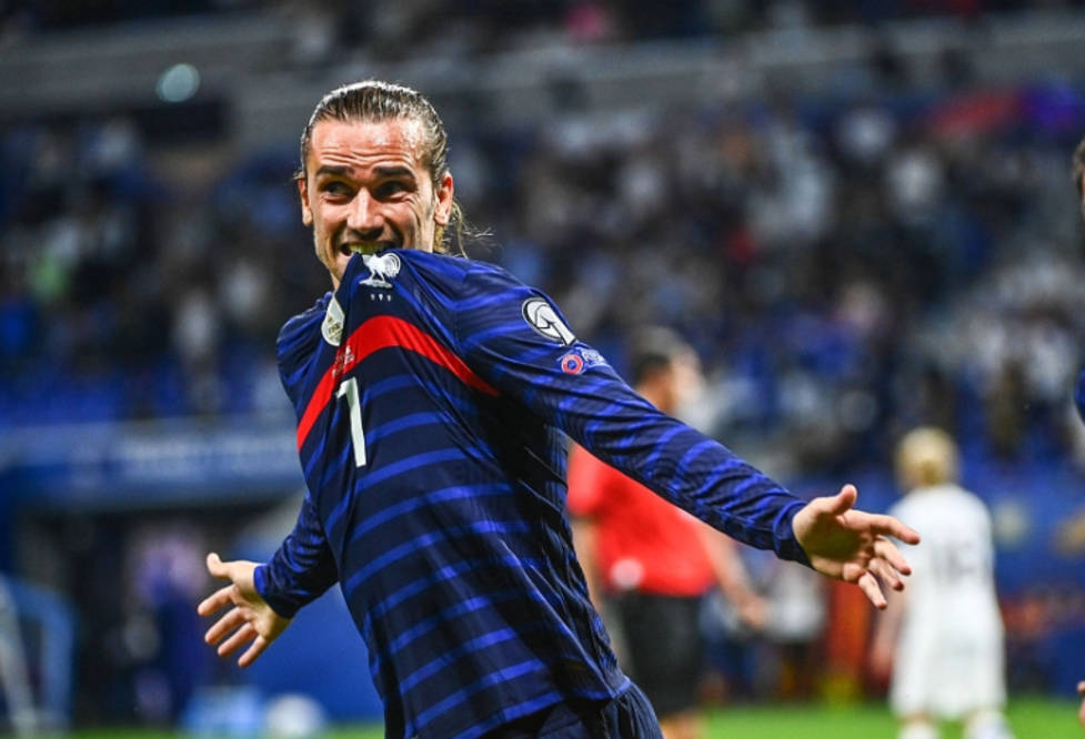 法国队遭遇挑战，最终战胜芬兰队保持不败