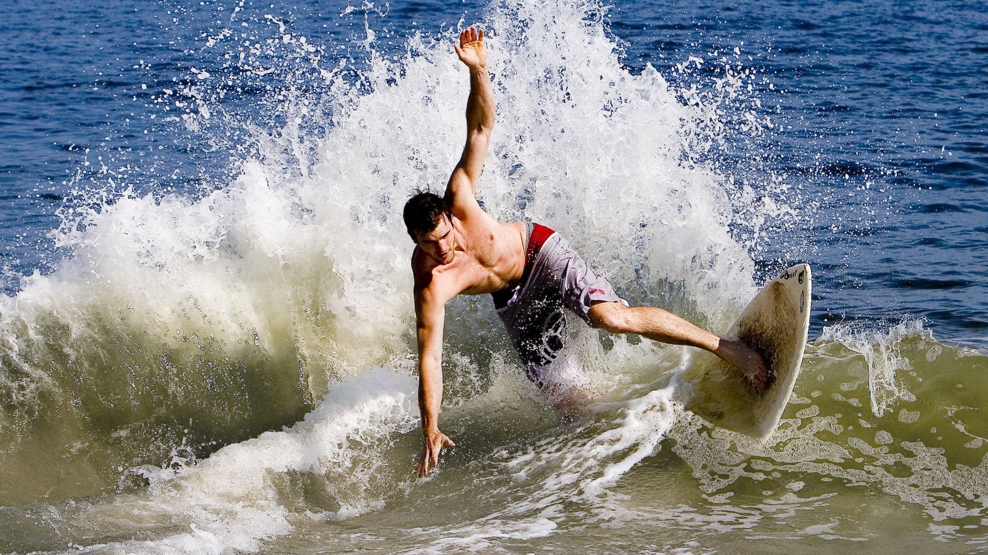 世俱杯参赛资格-绿茵传奇与乒乓烽火,双重赛场上的激情交响